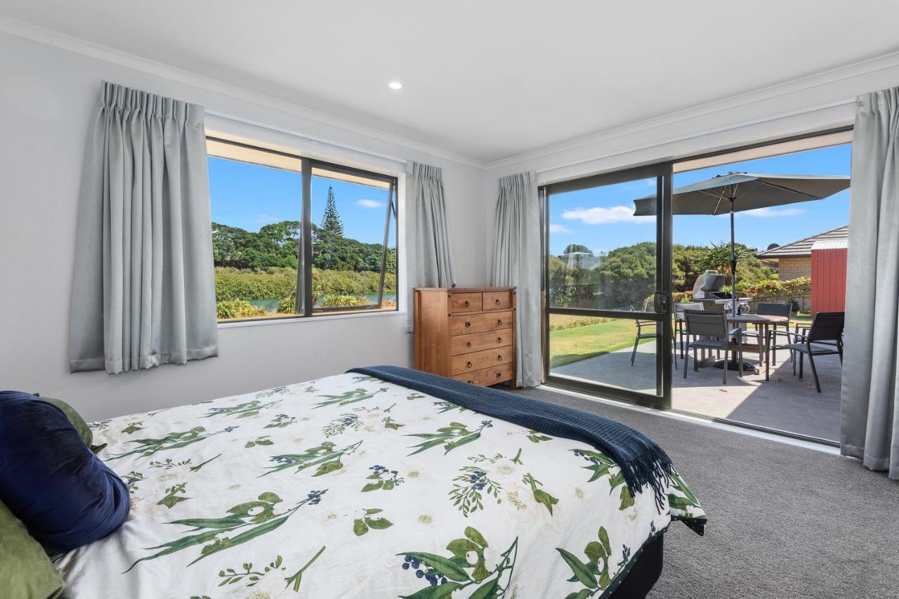 The Waterfront Ruakaka - Ruakaka Holiday Home Exterior foto