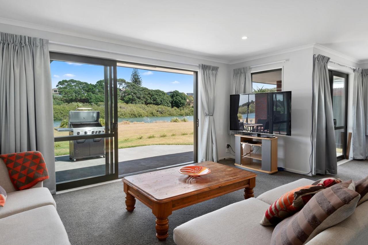 The Waterfront Ruakaka - Ruakaka Holiday Home Exterior foto